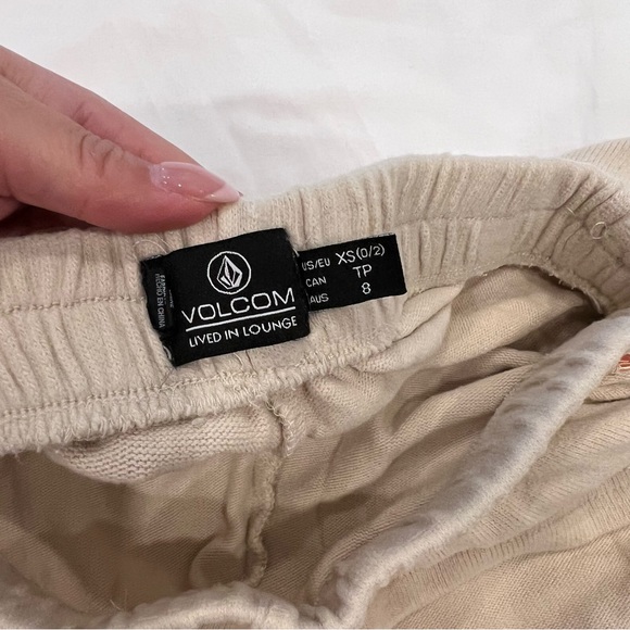 Volcom shorts - Picture 2 of 3